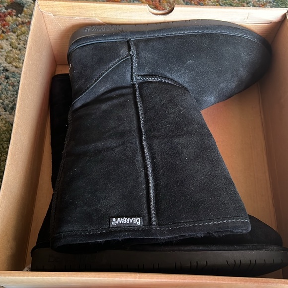 BEARPAW EMMA WOMENS SUEDE BOOTS IN SZ 8… GENTLY WORN…CUTE…RETAILS FOR $70. - Picture 7 of 7